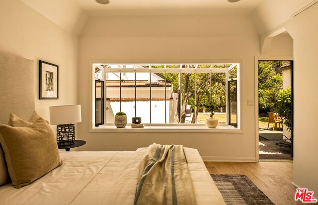 102 N Laurel Avenue, Los Angeles, CA 90048