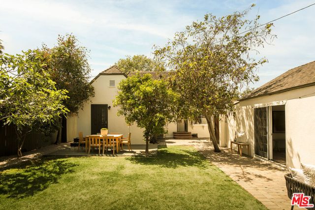102 N Laurel Avenue, Los Angeles, CA 90048