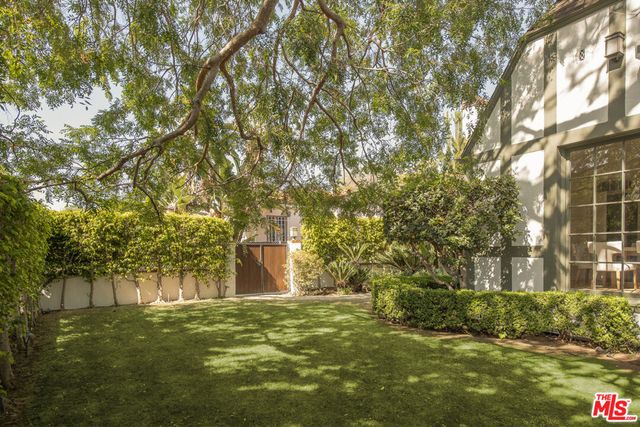 102 N Laurel Avenue, Los Angeles, CA 90048