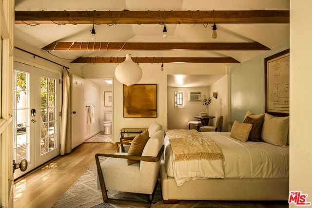 102 N Laurel Avenue, Los Angeles, CA 90048