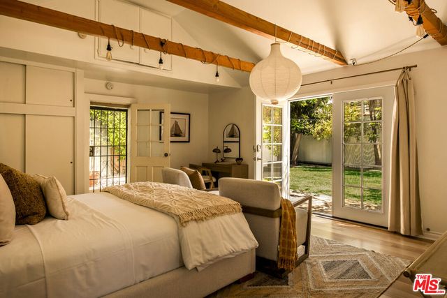 102 N Laurel Avenue, Los Angeles, CA 90048