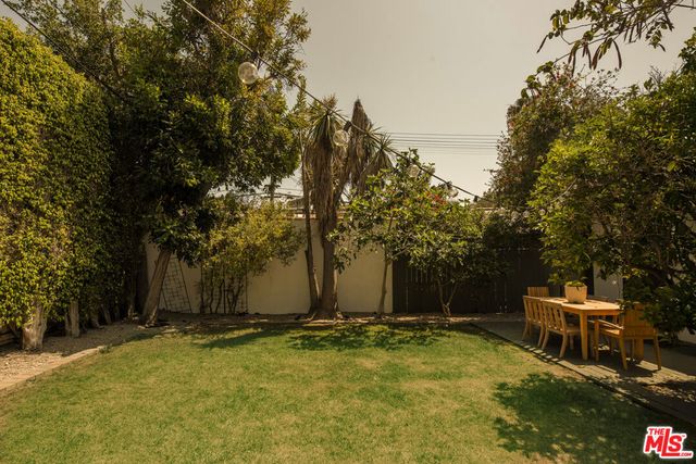 102 N Laurel Avenue, Los Angeles, CA 90048