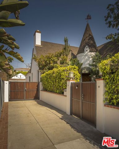 102 N Laurel Avenue, Los Angeles, CA 90048