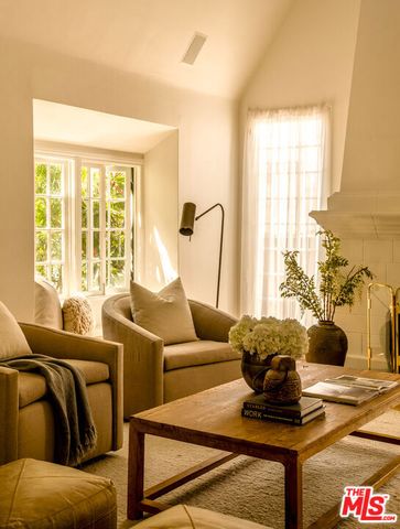 102 N Laurel Avenue, Los Angeles, CA 90048