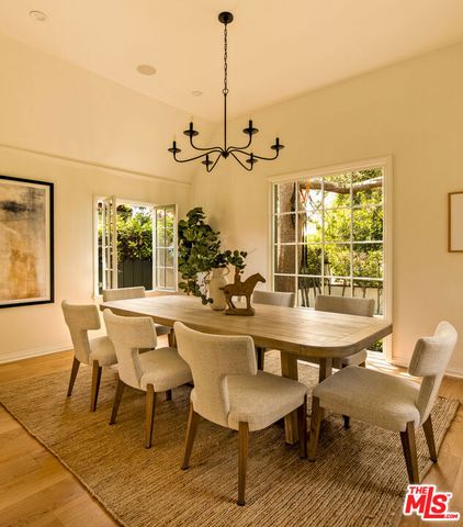 102 N Laurel Avenue, Los Angeles, CA 90048