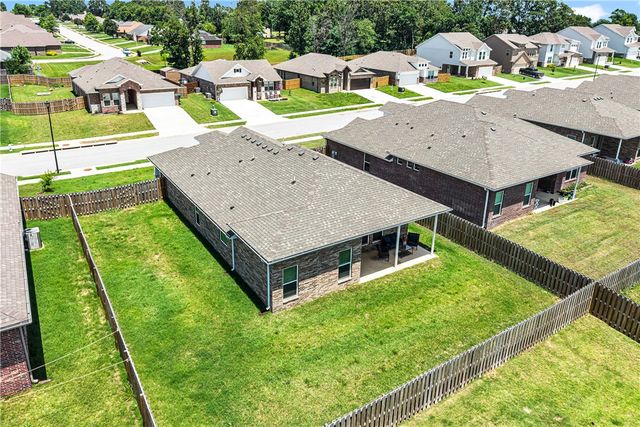 1521 Ari Avenue, Centerton, AR 72719