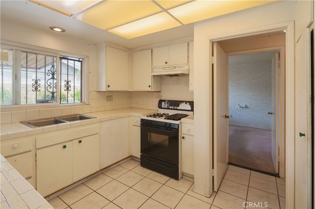 23045 Delford Avenue, Carson, CA 90745