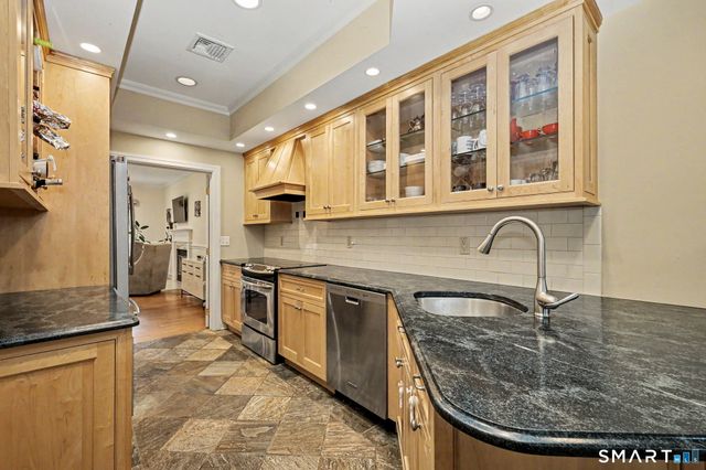 333 Palmer Hill Road 1B, Greenwich, CT 06878
