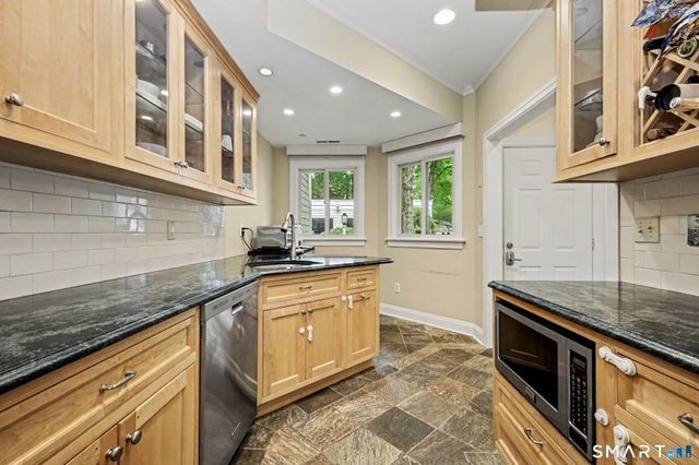 333 Palmer Hill Road 1B, Greenwich, CT 06878