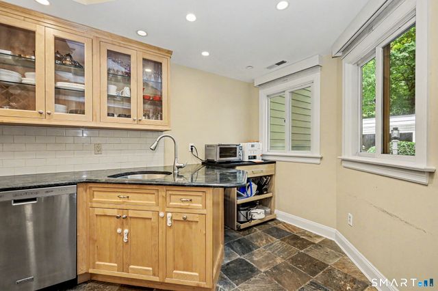 333 Palmer Hill Road 1B, Greenwich, CT 06878
