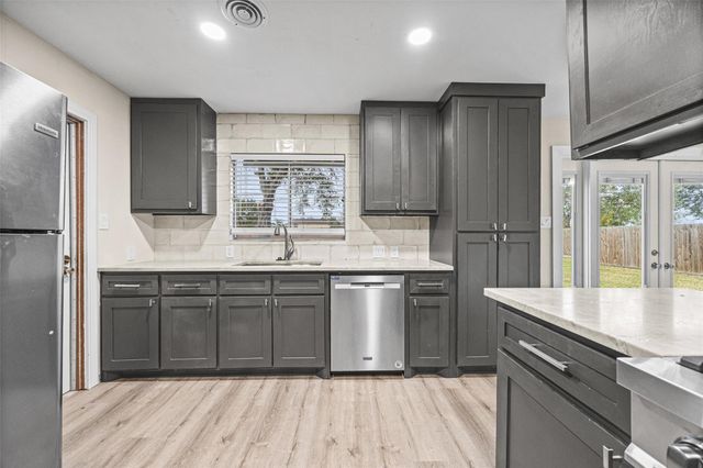 10319 Old Orchard Road, La Porte, TX 77571