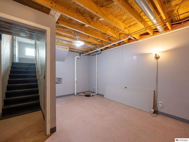 16122 Birch Avenue, Omaha, NE 68136