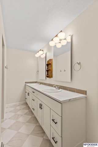 1634 Holling Drive, Omaha, NE 68144