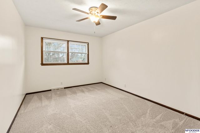 1634 Holling Drive, Omaha, NE 68144