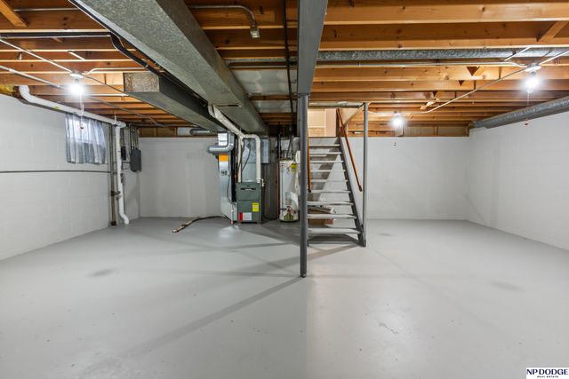 1634 Holling Drive, Omaha, NE 68144