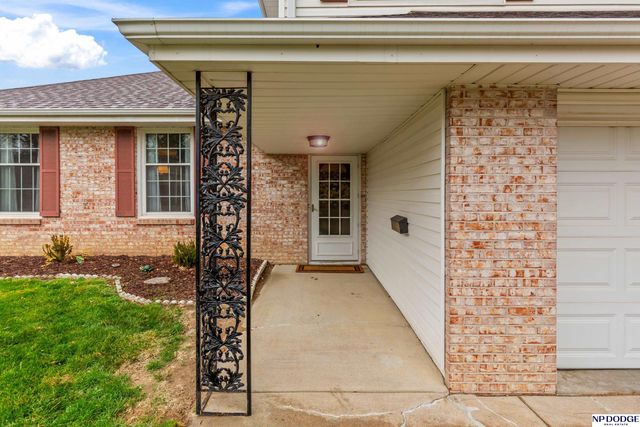 1634 Holling Drive, Omaha, NE 68144