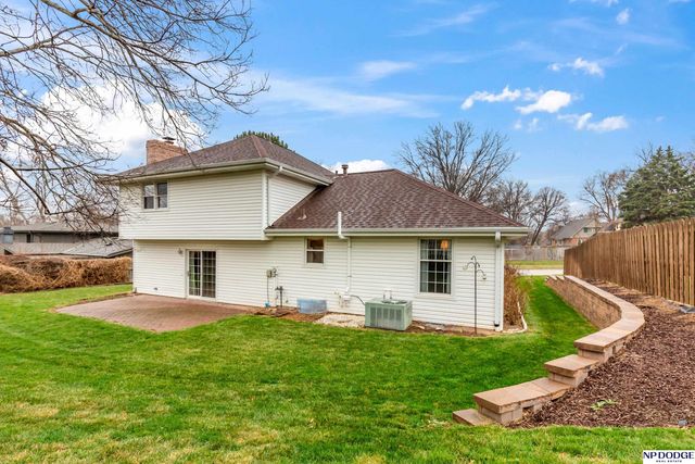 1634 Holling Drive, Omaha, NE 68144