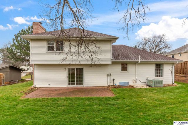 1634 Holling Drive, Omaha, NE 68144