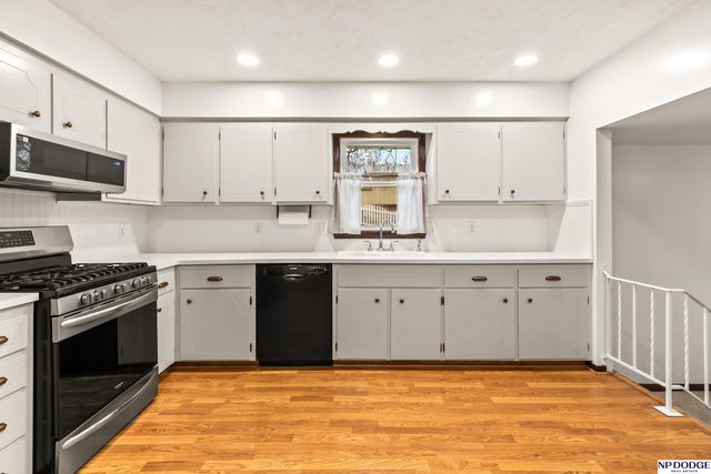 1634 Holling Drive, Omaha, NE 68144