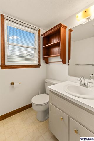 1634 Holling Drive, Omaha, NE 68144