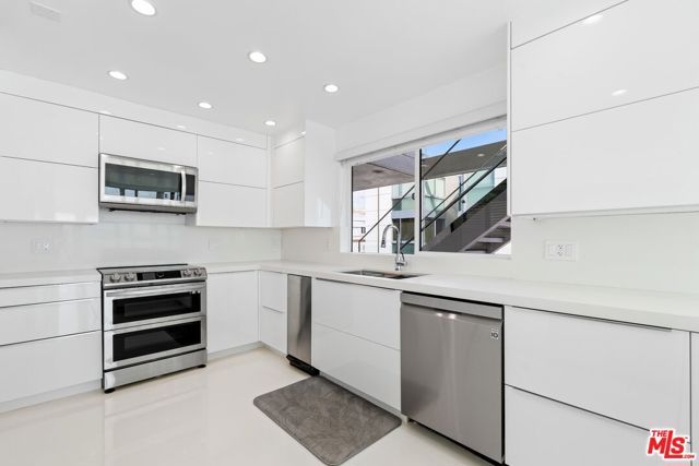 2419 Ocean Front Walk, Venice (los Angeles), CA 90291