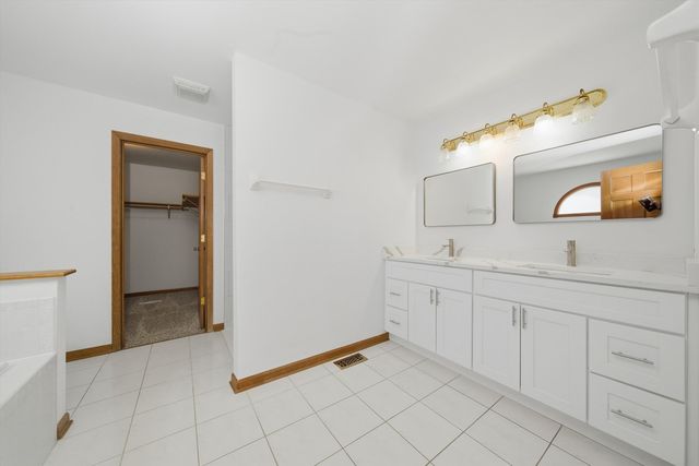 2487 Worthington Drive, Aurora, IL 60506