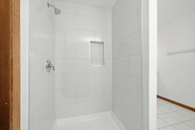 2487 Worthington Drive, Aurora, IL 60506