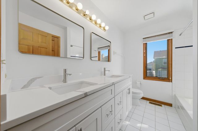 2487 Worthington Drive, Aurora, IL 60506