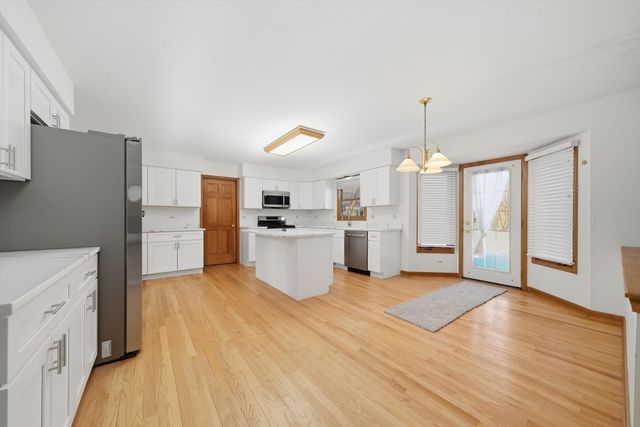 2487 Worthington Drive, Aurora, IL 60506