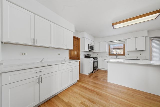 2487 Worthington Drive, Aurora, IL 60506