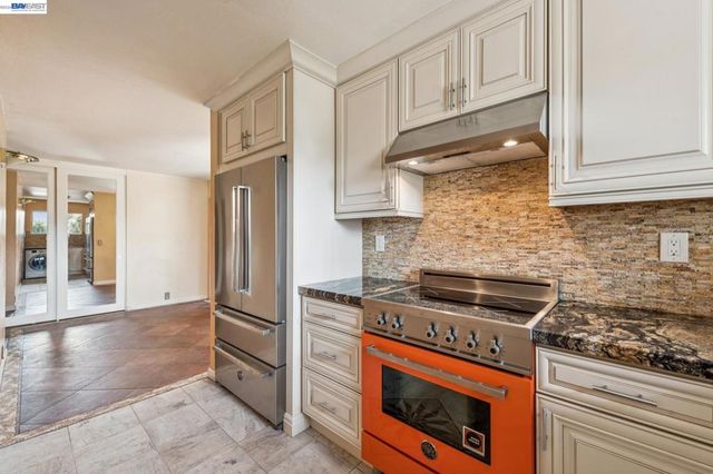455 Crescent St 202, Oakland, CA 94610