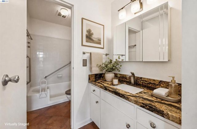 455 Crescent St 202, Oakland, CA 94610
