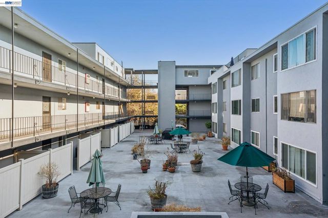 455 Crescent St 202, Oakland, CA 94610