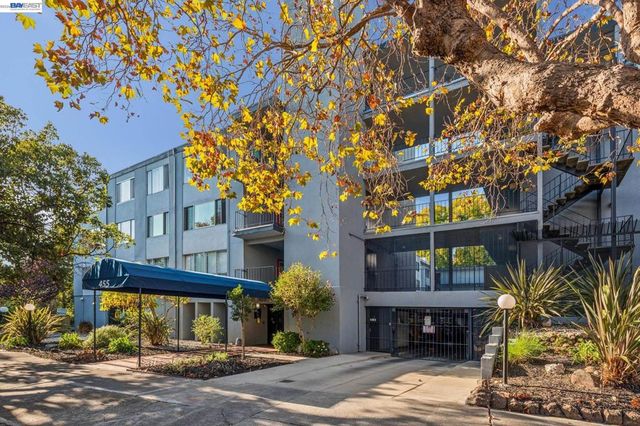 455 Crescent St 202, Oakland, CA 94610