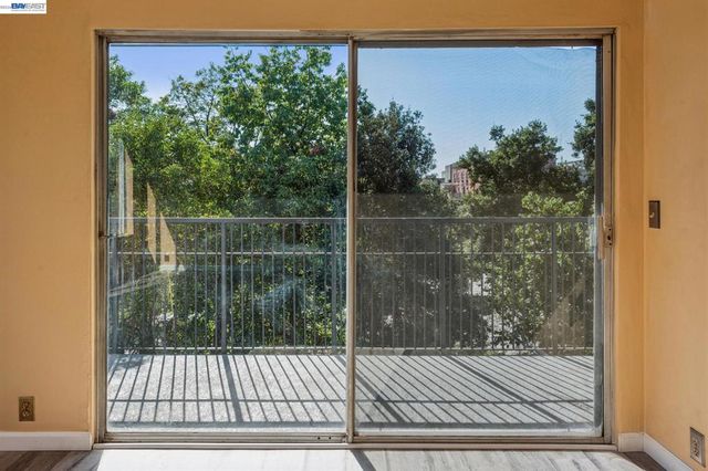 455 Crescent St 202, Oakland, CA 94610