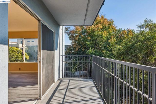 455 Crescent St 202, Oakland, CA 94610