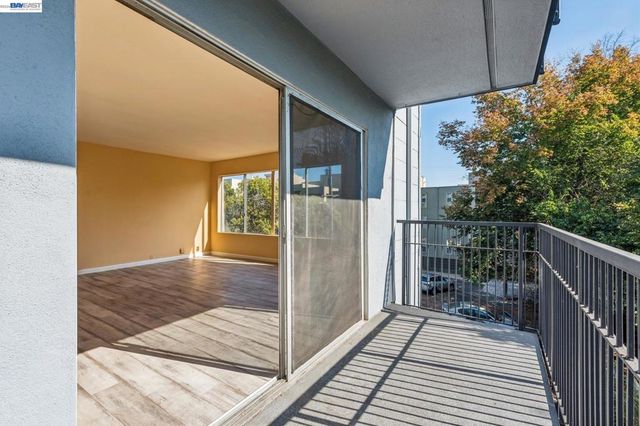 455 Crescent St 202, Oakland, CA 94610