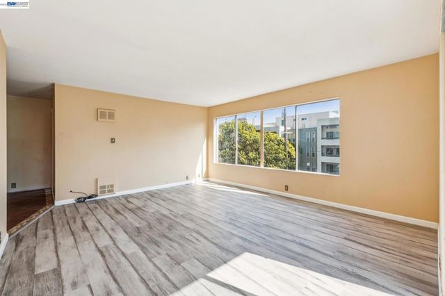 455 Crescent St 202, Oakland, CA 94610