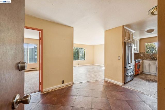 455 Crescent St 202, Oakland, CA 94610