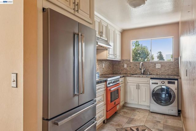 455 Crescent St 202, Oakland, CA 94610