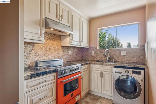 455 Crescent St 202, Oakland, CA 94610