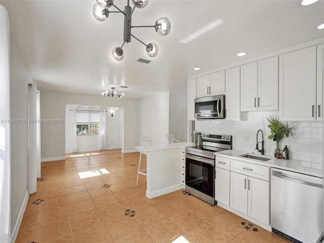 920 NE 34th Ct 920, Oakland Park, FL 33334