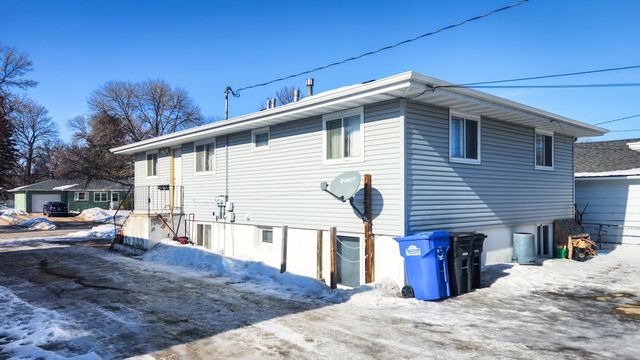 1334 17th Street S, Fargo, ND 58103