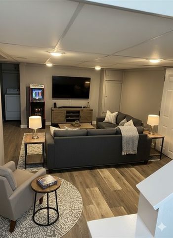 3309 Woodvue Dr, Whitehall, PA 15227