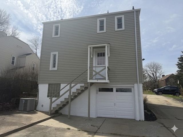 3309 Woodvue Dr, Whitehall, PA 15227