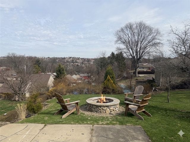 3309 Woodvue Dr, Whitehall, PA 15227