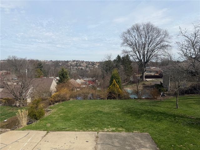 3309 Woodvue Dr, Whitehall, PA 15227