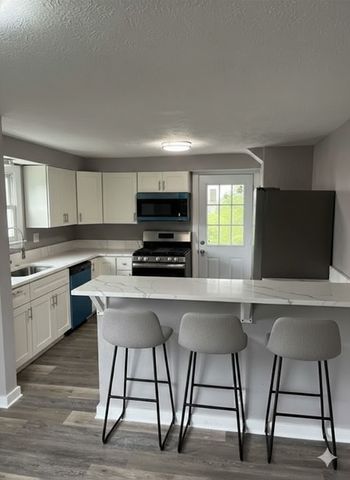 3309 Woodvue Dr, Whitehall, PA 15227