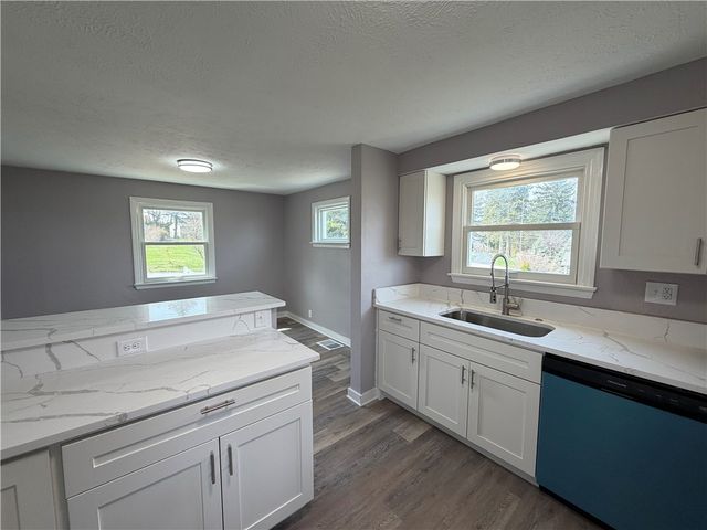 3309 Woodvue Dr, Whitehall, PA 15227