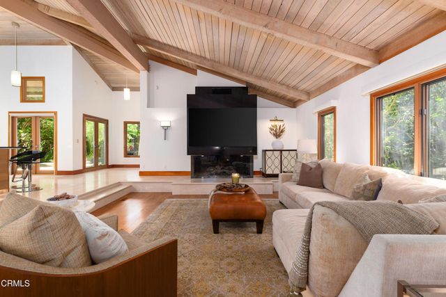 1476 Pathfinder Avenue, Westlake Village, CA 91362